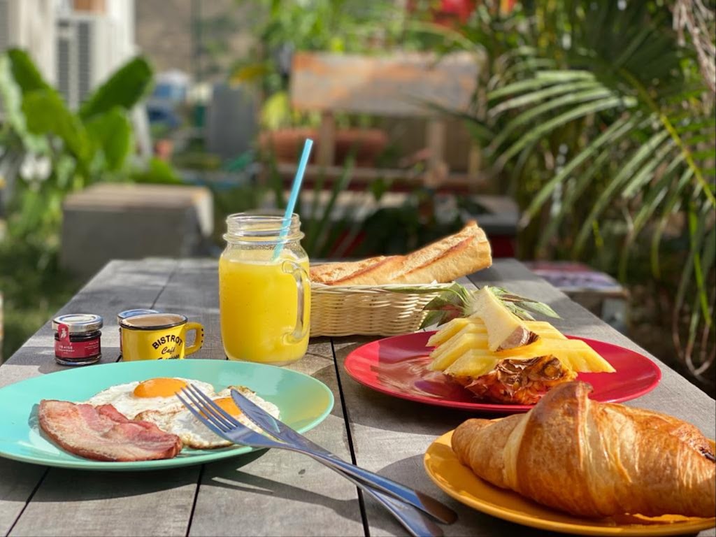 Aux Mets Tissés - breakfast