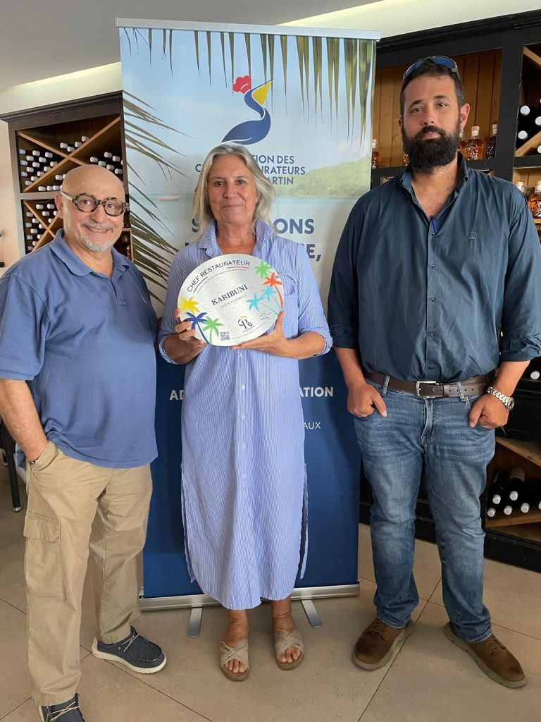 Remise de plaque du Karibuni